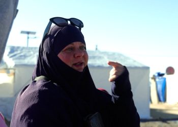 Brenda kampit Roj: Tensionet në Siri shtojnë frikën për gratë dhe fëmijët e Ballkanit në kampin e ndalimit
