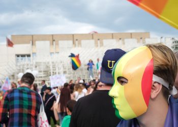 aktiviste lgbti marshojne per te drejtat e tyre gjate nje prej paradave te krenarise ne tirane. Foto nensi bogdani