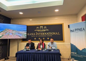 aleksandër trajçe, annette spanenberg dhe zydjon vorpsi gjatë konferencës për shtyp të ppnea dhe euronatur. foto nensi bogdani