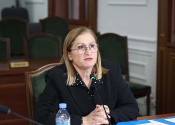 genta tafa degjese para komisionit te ligjeve