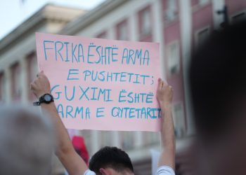 pankarte ne proteste