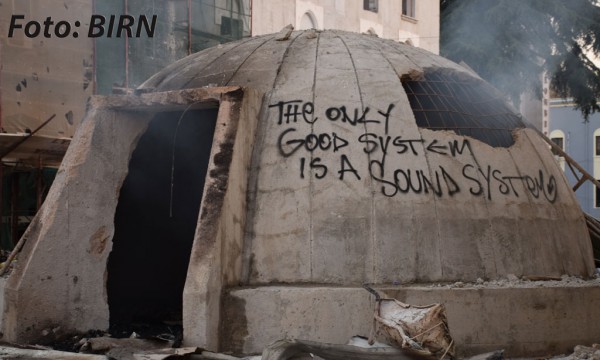 Bunkeri Muze pas zjarrvënies nga protestuesit. 8 dhjetor 2015. Foto: ivana Dervishi/BIRN.