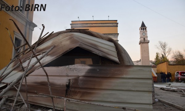 Bunkeri Muze pas zjarrvënies nga protestuesit. 8 dhjetor 2015. Foto: ivana Dervishi/BIRN.