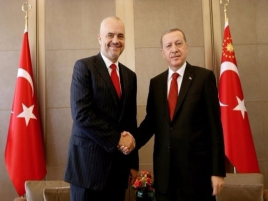 Kryeministri Rama dhe presidenti Erdogan gjatë takimit në Ankara në vitin 2015. Foto: Kryeministria.al