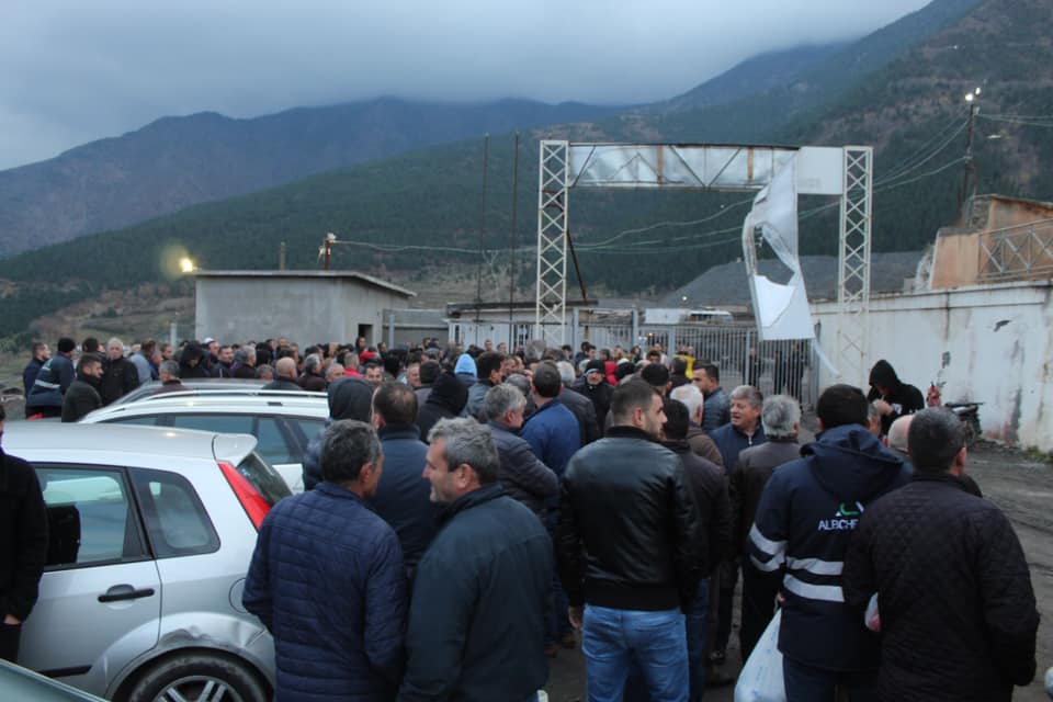 Protesta e minatorëve në Bulqizë, Inspektoriati i Punës nis hetim për shkarkimin e kreut të sindikatës