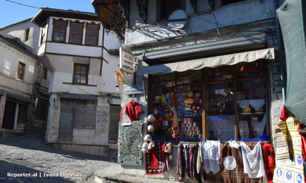 Gjirokastra është një nga pikat kryesore të turizmit në jug të Shqipërisë. Mars 2017. Foto: Ivana Dervishi/BIRN