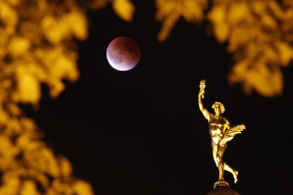 KANADA Eklipsi i hënës në Kanada. Foto nga (John Woods/The Canadian Press via AP)