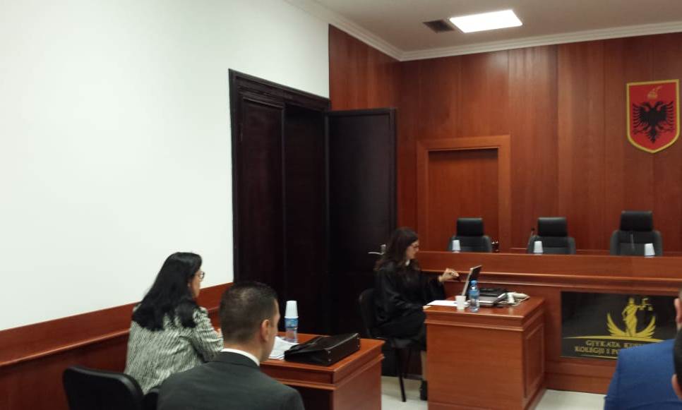 Gjyqtarja Alma Brati, gjatë nje seance dëgjimore në Kolegjin e Apelimit | Foto nga : LSA