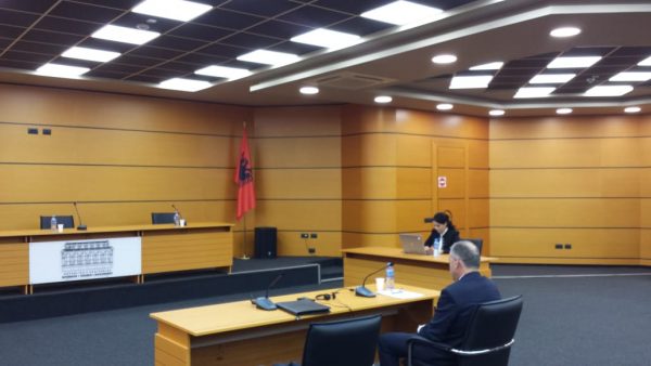 Konfirmohet në detyrë prokurori Arben Kraja