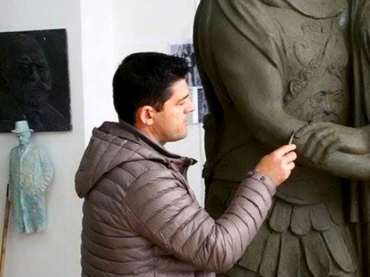 Artisti Ardian Pepa ne studion e tij ne Tirane | Foto: Fatmira Nikolli