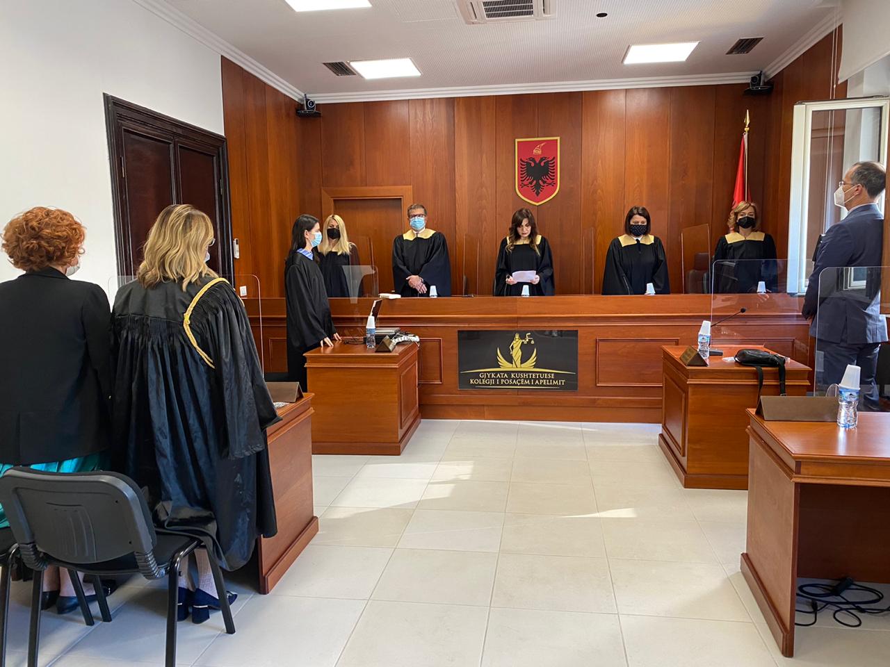 Trupa gjyqësore e KPA duke shpallur vendimin për ish-anëtaren e Gjykatës së Lartë, Arjana Fullani. Foto: Kolegji i Posaçëm i Apelimit. 
