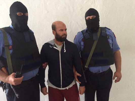 Baki Çoku, 40 vjeçari shqiptar që u arrestua në Germenj të Lushnjës për lidhjet me terrorizmin ndërkombëtar. Foto: Policia e Shtetit. 