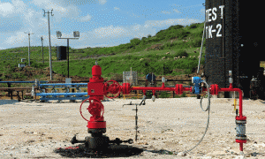 Impjant për nxjerrjen e naftës në fushën e Patos-Marinzës. Foto kortezi: Bevis Fusha/Bankers Petroleum