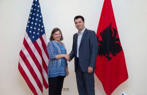 Ndihmës/sekretarja amerikane e Shtetit, Viktoria Nuland dhe kreu i PD, Lulzim Basha pas takimit të 10 korrikut. Foto: Facebook