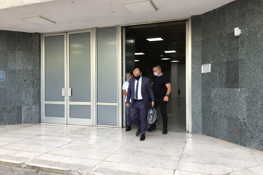 Gjyqtari Bib Ndreca duke dalë nga seanca dëgjimore në Komisionin e Pavarur të Kualifikimit në Tiranë më 15 shtator 2020. Foto: BIRN