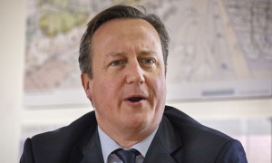 Kryeministri i Britanisë David Cameron duke folur në Lindje të Londrës më 4 janar 2016, në një ceremoni për ndërtimin e shtëpive sociale. Ai deklaroi se ministrat e kabinetit të tij do të jenë të lirë të zgjedhin nëse duan të bëjnë fushatë pro apo kundër anëtarësimit të Mbretërisë së Bashkuar në Bashkimin Europian në referendumin e pritshëm për anëtarësim. Foto: AP