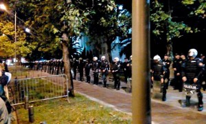 Kushtet e sigurisë qenë të rrepta dhe barrikadat u ndërtuan përreth parlamentit në Podgoricë | Foto: BIRN.