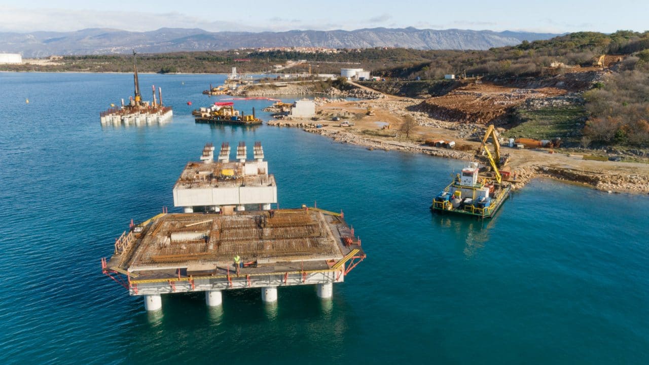 ‘ Pavarësia Energjetike ’: Kritikët ngrenë zërin kundër planeve kroate për gaz të lëngshëm