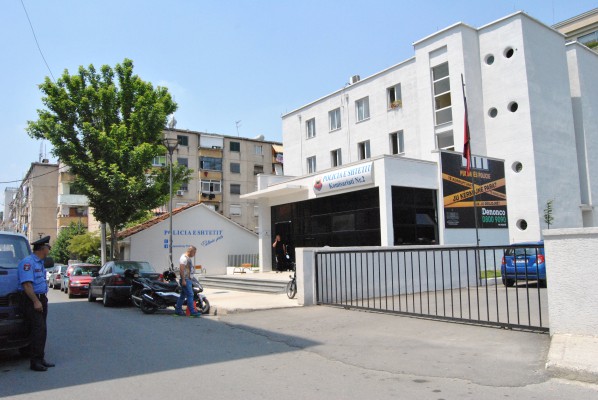 Komisariati nr. 2 i Tiranës, 10 qershor 2015. Foto: Ivana Dervishi | BIRN.