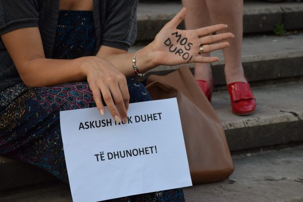 Qytetarët protestojnë kundër dhunës ndaj grave dhe për barazi gjinore, Tiranë, 10 qershor 2016. Foto: Ivana Dervishi/BIRN.