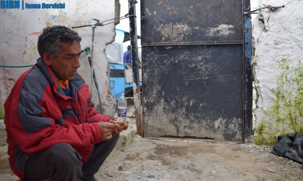 Sajmir Shaku, 44 vjeç, banor i një shtëpie në zonën e Selitës ku po ndodhin shpërnguljet, Tiranë. 17 shkurt 2016. Foto: Ivana Dervishi/BIRN 