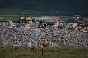 Impianti i ndarjes dhe menaxhimit të mbetjeve i kompanisë 3R në landfillin e Sharrës | Foto nga : Besar Likmeta