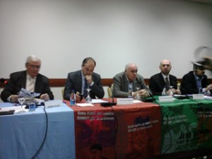 Panelistët në debatin në Prishtinë.