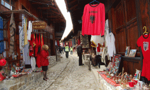Dyqanet e pazarit të Krujës. Foto: Lindita Çela/BIRN