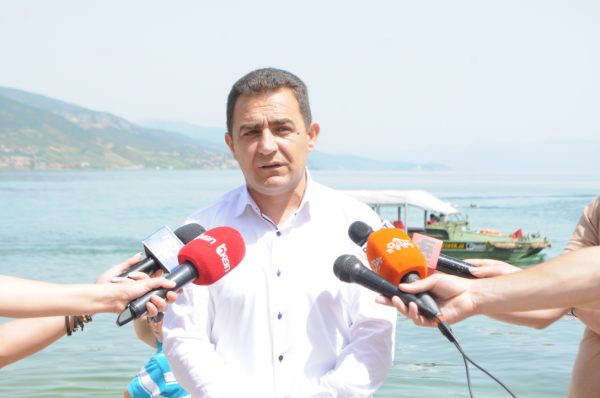 Kryetari i Bashkisë Pogradec, Eduard Kapri gjatë çeljes së sezonit turistik. Foto:Bashkia Pogradec 