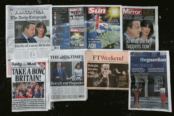 Faqet e para të gazetave britanike që raportojnë lajmin mbi rezultatin e referendumit të Britanisë për dalje nga Bashkimi Europian të shtunën më 25 qershor 2016. Britania votoi për të dalë nga Bashkimi Europian në një referendum që e ndau shoqërinë thellë. (AP Photo/Tim Ireland)