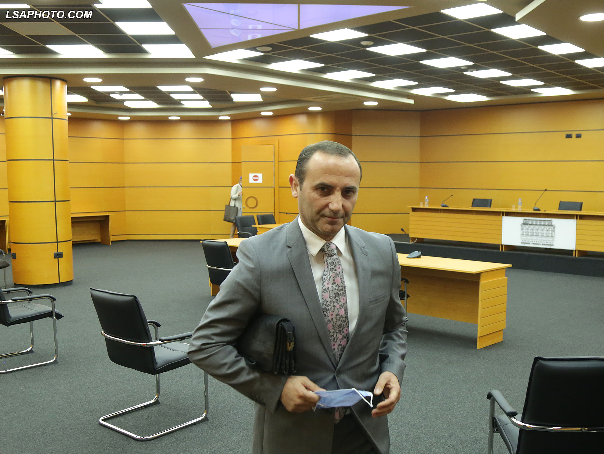 Gjyqtari i Tiranës, Gerd Hoxha pas vendimit të KPK. Foto: LSA 