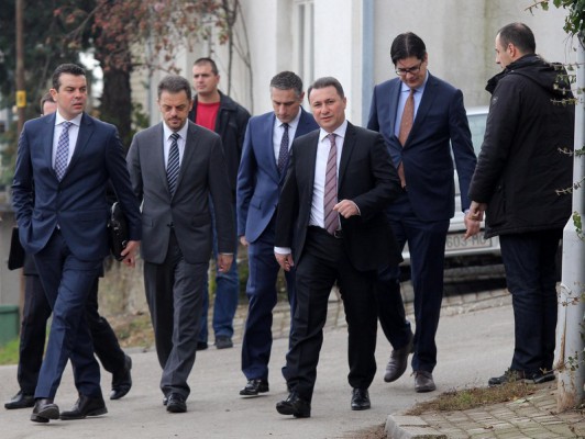 Politikani Nikola Gruevski mbërrin në bisedimet e të premtes me Komisionerin Europian Johannes Hahn në Shkup. Foto: MIA.