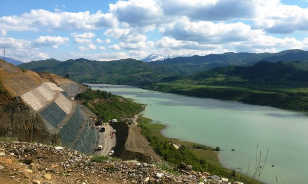 Liqeni i krijuar nga diga e hidrocentralit të Banjës | Foto nga : Bardha Nergjoni 