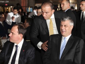 Presidenti Bujar Nishani, kryeministri i Kosovës Hashim Thaçi dhe ish deputeti i PS Andis Harasani, gjatë një takimi në New York, të organizuar nga Këshilli Kombëtar Shqiptaro-Amerikan.  (Foto/Dritan HAXHIA/LSA) E Shtunë, 28 Shtator 2013