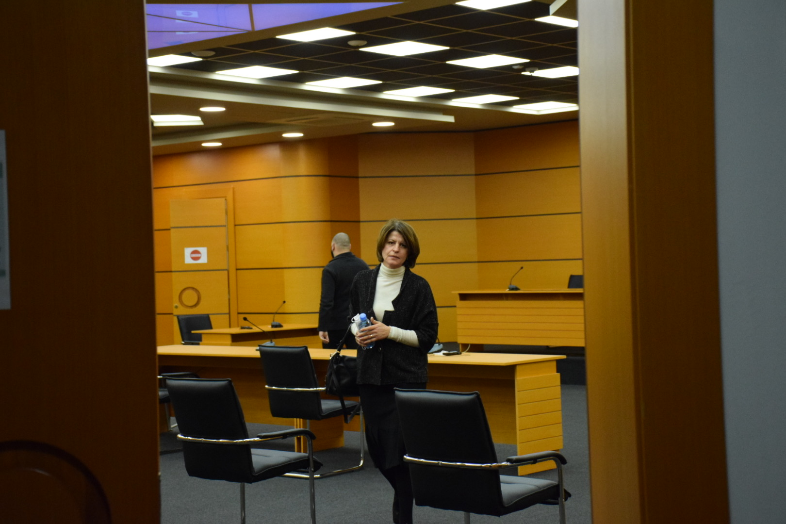 Gjyqtarja Rilinda Selimi pas vendimit nga KPK-së | Foto : Vladimir Karaj