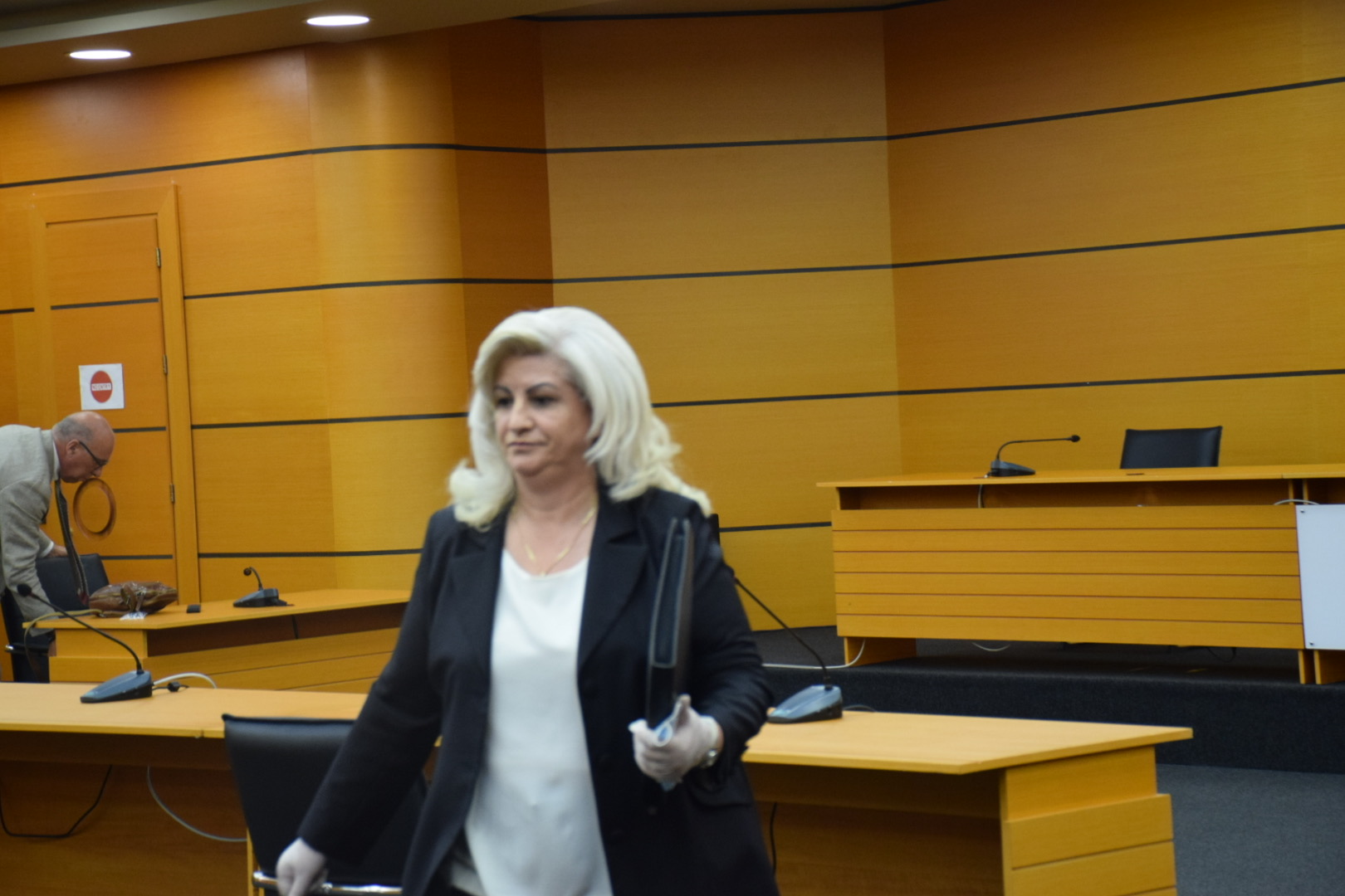 Prokurorja e Apelit të Korçës Rozeta Qirjaqi pas vendimit të KPK. Foto:Vladimir Karaj