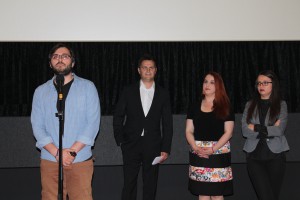 Regjisori Elton Baxhaku, drejtori ekzekutiv i SOROS Andi Dobrushi, një aktiviste rome dhe regjisorja Eriona Çami gjatë premierës.