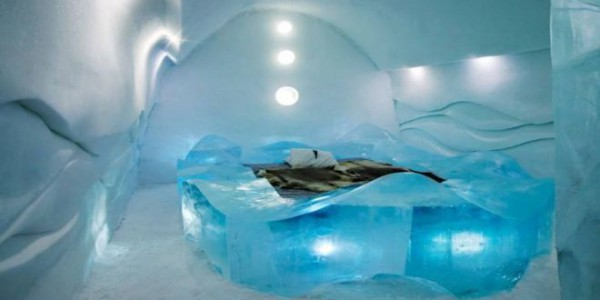 Dhomë brenda Hotelit të Akullit. Foto: hotelofice.ro 