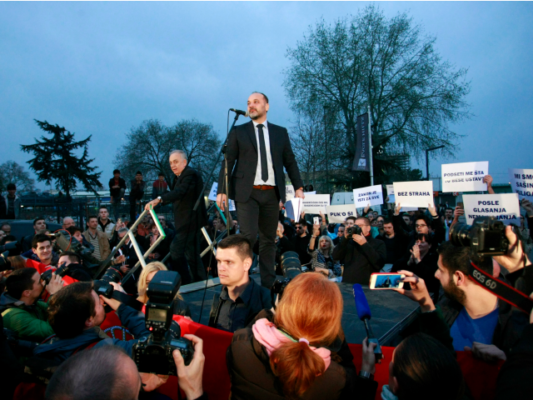 Sasa Jankoviç duke bërë fushatë në Beograd. Foto: Beta. 