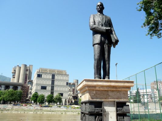 Statuja e Josif Bagerit në qendër të Shkupit. Foto: BIRN.