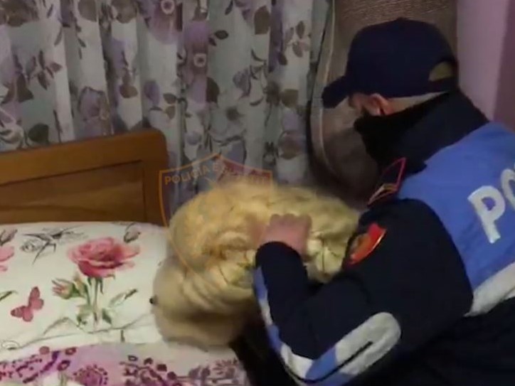 27 të arrestuar në një operacion kundër drogës në Vlorë, nën hetim edhe punonjës policie