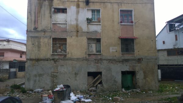 Konvikti në lagjen Çlirim të Beratit, ku u strehuan me dhjetra punëtore dhe jetime nga rrethe të ndryshme të vendit. Foto:E.Azizolli