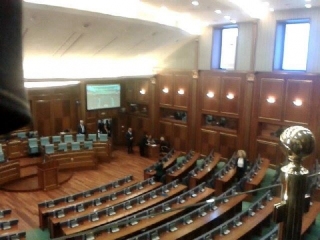 Përsëri gaz lotsjellës në parlamentin e Kosovës