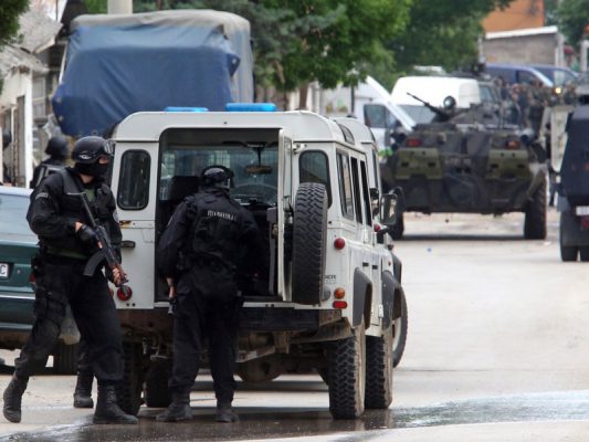 Policia në Kumanovë në maj të vitit të kaluar. Foto: AP / Radovan Vujovic. 