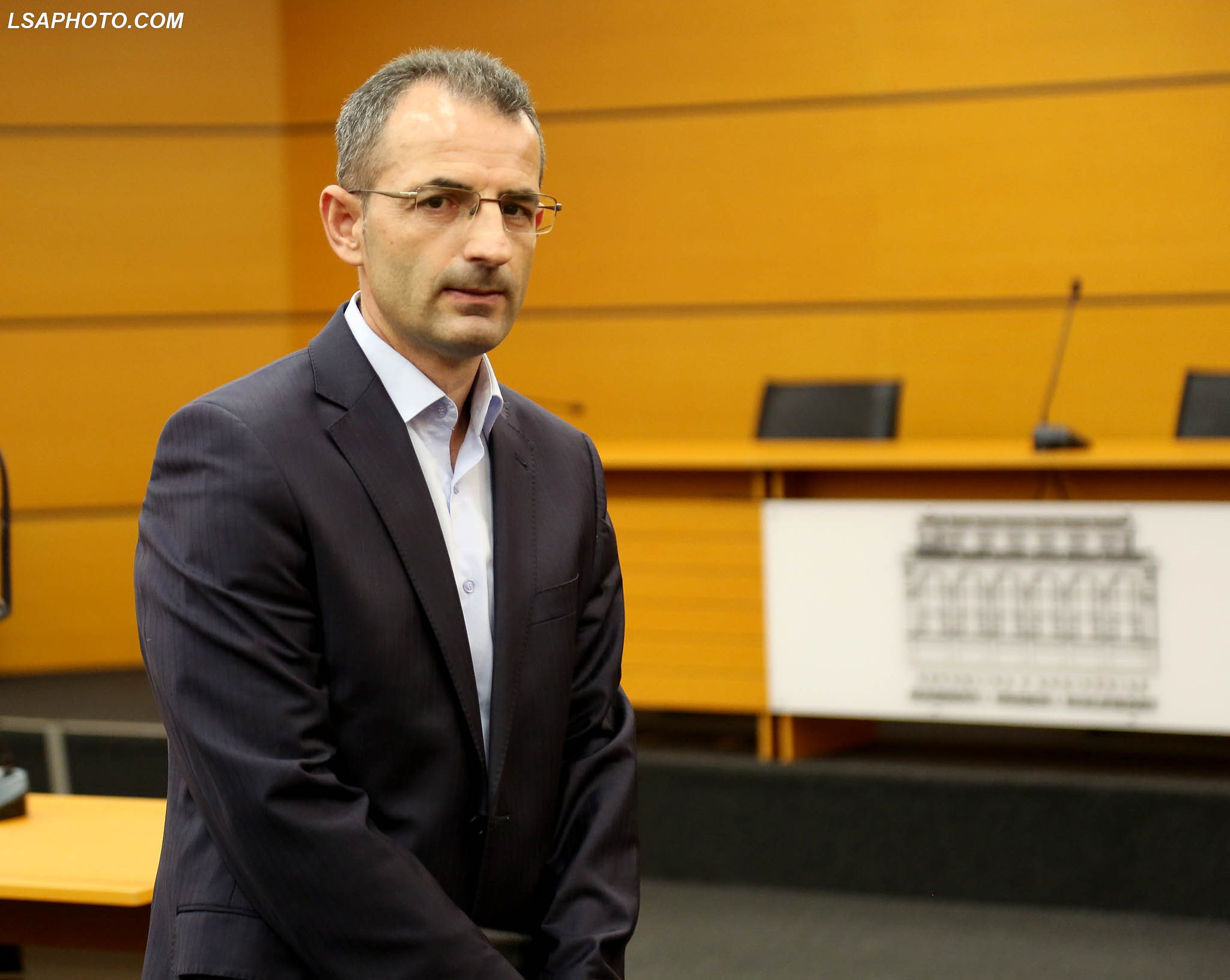 Ish-gjyqtari i Krimeve të Rënda, Luan Hasneziri pas vendimit të KPK-së. Foto: LSA 