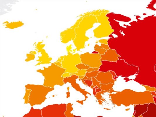 Harta e Europës tregon vendet më pak të korruptuara me të verdhë dhe vendet me korrupsion më të lartë me të kuqe. Foto: TI