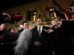 Ministri Mijo Crnoja lajmeron doreheqjen e tij. Foto: BETAPHOTO/HINA/Daniel KASAP/DS