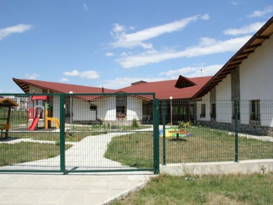 Një shtëpi e re kujdesi për fëmijët me aftësi të kufizuara në Botevgrad, 60 kilometra në verilindje të kryeqytetit të Bullgarisë, Sofie. Foto: Maria Milkova. 