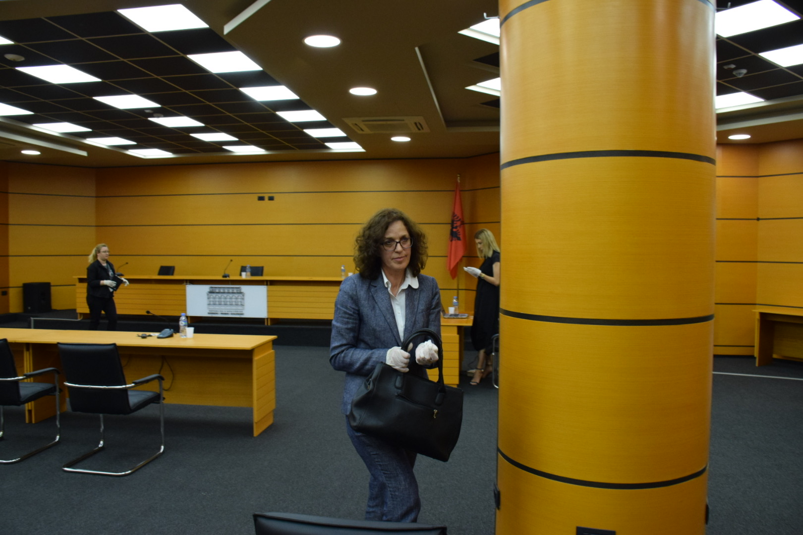 Gjyqtarja e Apelit të Gjirokastrës, Miranda Andoni pas seancës dëgjimore në KPK. Foto: Edmond Hoxhaj. 