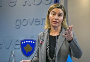 Shefja e politikes se jashtme te BE-se Federica Mogherini ne Kosove ne mars. Foto: Visar Kryeziu / AP.